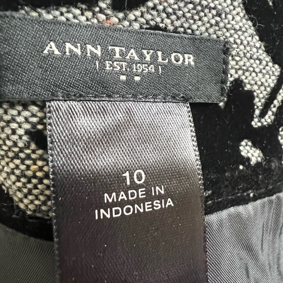 Ann Taylor Black Floral Pencil Skirt Gray Textured Size 10 - Picture 7 of 7